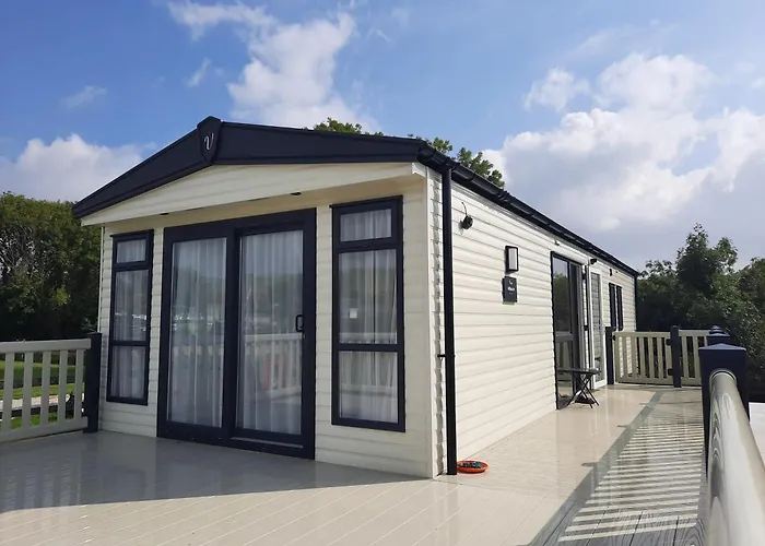 Sunset Retreat Caravan With Large Wrap Around Decking