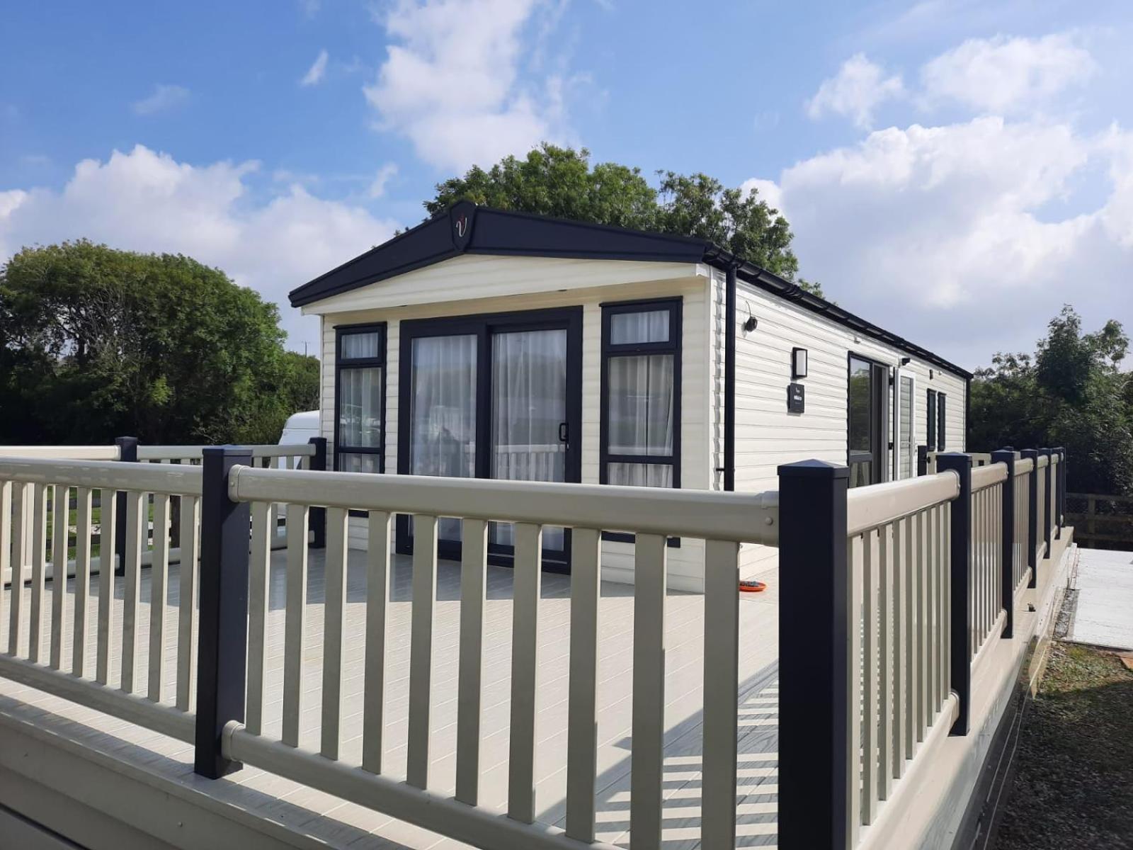 Сasa de vacaciones Sunset Retreat Caravan With Large Wrap Around Decking New Quay
