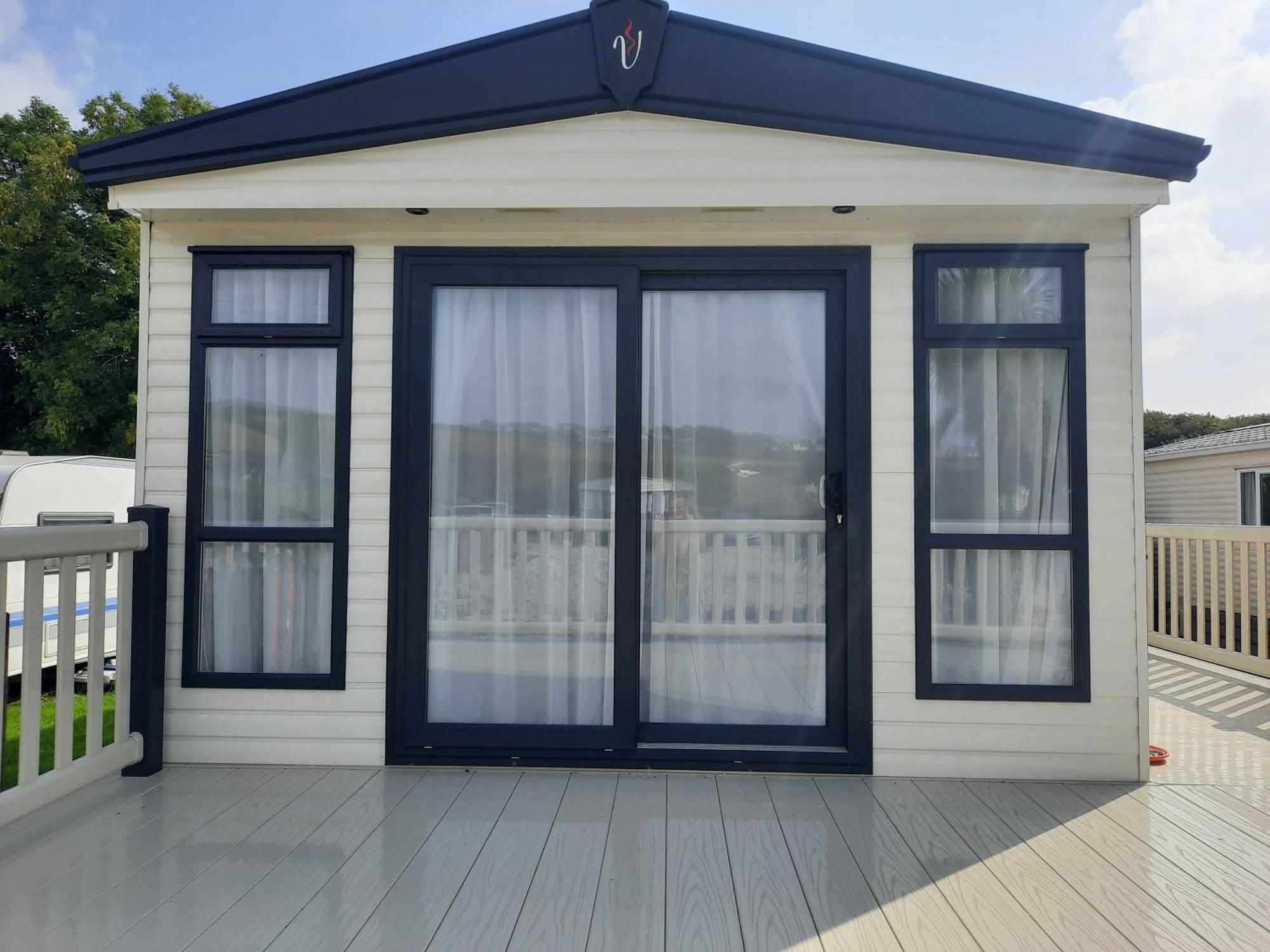 Sunset Retreat Caravan With Large Wrap Around Decking Сasa de vacaciones *