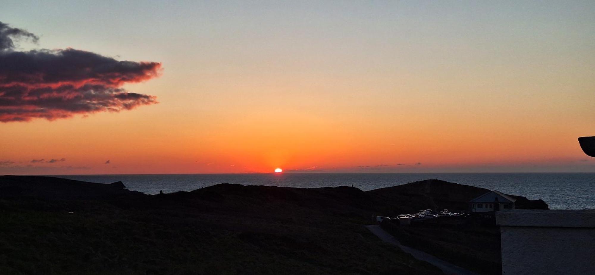 Sunset Retreat Caravan With Large Wrap Around Decking *